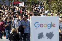 Google tutlal chlípnosti na pracovišti. Sexuální obtěžování zvedlo lidi ze židlí