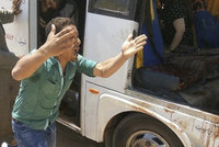 Útok na autobus plný křesťanů: Nejméně sedm mrtvých a 14 zraněných