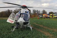 U Dobříše havaroval záchranářský vrtulník: Jel pro pacienta