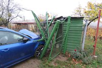 Eliška po nárazu do plotu zůstala uvězněna v autě: Nikdo nezastavil, aby jí pomohl!