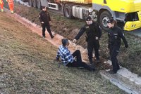 Opilý turecký „kamioňák“ odjel od nehody. Policisté ho zastavili až na Pražském okruhu