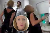 Opilá právnička napadla posádku letadla. Spustila rasistické nadávky a výhrůžky