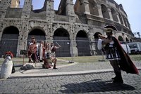 Konec alkoholu i gladiátorů v ulicích. Řím přitvrdil proti turistům