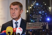 ONLINE: Vláda přežila kauzu Babišova syna na Krymu. Prahou jde naštvaný dav