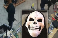 Mladíci v maskách přepadli benzinku! Prodavač se bránil koštětem