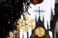 Na Smíchově začíná advent. Nechybí vánoční trhy, stromek a koncerty