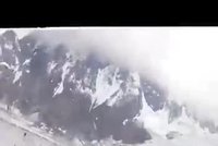 Děsivé video: Horolezci jen o vlásek unikli smrti, málem je „sejmul“ letící balvan