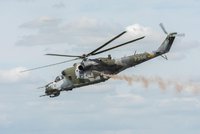 Čeští vojáci nouzově přistáli s bitevním vrtulníkem Mi-24. Utrpěli lehká zranění