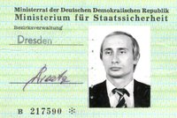 Němci našli Putinovu průkazku Stasi. Agent KGB díky ní mohl nabírat špiony v NDR