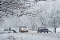 Silnice jsou sjízdné! Řidiči by měli dávat pozor na rozbředlý sníh a na sněhové jazyky