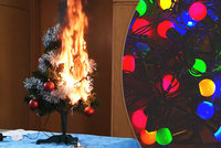 VIDEO: Požár od vánočních světýlek! Jak ho uhasit? A jak poznat ta bezpečná?