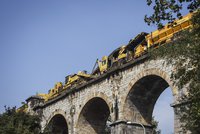 Motoráček na Pražském Semmeringu je na měsíc omezený: Opravuje se most na Zlíchově