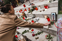 Minutu ticha drželi i za Češku Naďu. Němci uctili oběti masakru na vánočních trzích