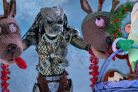 Vánoční Predátor: Lovec z vesmíru zmasakroval elfy i soby. Santa Claus dostal vetřelčí vajíčko