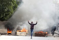 „Zapálím se,“ vzkázal novinář bojující proti chudobě. Po jeho smrti propukly nepokoje