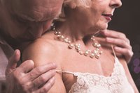 Sex chtějí i 80letí: Osahávají nás, stěžují si pečovatelky. Domovy pro seniory řeší harašení