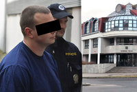 Přepadl banku v Příbrami a držel rukojmí: Mladého muže vyšetří psycholog