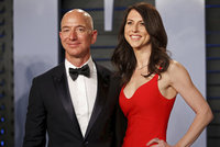 Nejbohatší muž světa Bezos se rozvádí. Získá jeho žena půlku z 3 bilionů korun?