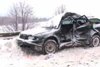 Při nehodě dvou aut na Náchodsku zemřel jeden z řidičů