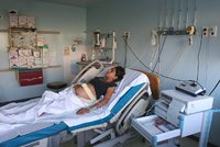 Hororový porod: Zdravotník novorozenci utrhl hlavu, zůstala v těle matky