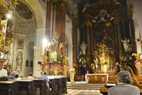 Pražské kostely nejsou poloprázdné, tvrdí kněz Němeček. Kam v metropoli na bohoslužbu?