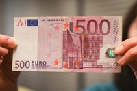Česko ekonomicky zaostává za eurozónou. Euro zatím nemůže přijmout, říká ČNB