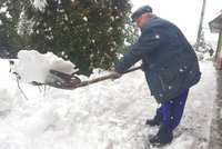 Sněhová kalamita na jižní Moravě: Odklízení je sisyfovská práce, tvrdí zasypaní obyvatelé