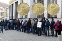 Sběratelé mincí stojí opět v »nekonečné frontě«: Česká národní banka vydává Rašína, Engliše a Pospíšila