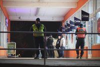 Přepadení ve Strašnicích: Ozbrojení lupiči „vybrali" banku a utekli