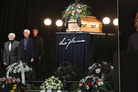 VIDEO: Nejkrásnější řeč na pohřbu Munzara pronesla Janžurová. Její slova nešlo neoplakat