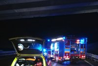 Dálnici D8 na Německo uzavřela nehoda, vzpříčil se přívěs