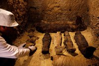 Egypt slaví unikátní nález: Hrobky skrývaly 40 mumií starých tisíce let