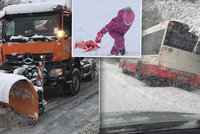Na Prahu padl sníh: doprava kolabuje, lety mají zpoždění a děti vesele sáňkují