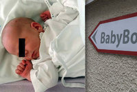Novorozená Lenička byla zabalená jen v plínce: Někdo ji odložil do pardubického babyboxu
