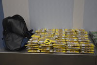 Pašeračky vezly v batozích 40 kilo tabáku! Letěly z Dubaje, na pražském letišti je zadrželi celníci