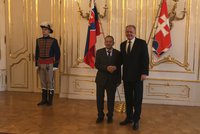 Kubera přiletěl jako šéf Senátu na Slovensko. Vítal ho Kiska i nástupce Klausové