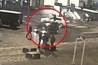 Kuriózní případ z Václaváku: Dva zfetovaní muži řídili auto na střídačku, prozradili se sami