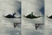 Děti v Krkonoších riskují život. Hrají si pod stříškou zatíženou tunami sněhu