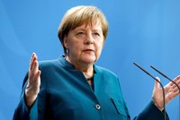 Němci chtějí, aby je Merkelová vedla až do roku 2021. Její nástupkyni nevěří
