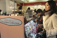 Povinná valentýnská čokoláda pro kolegu? Japonky se bouří proti tradici