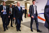 Letoun premiéra měl poruchu. A Netanjahu slovy o Polácích a holokaustu ohrozil summit V4