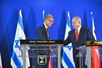Spadla klec, premiéra obvinili z korupce. Babišův přítel Netanjahu vinu odmítá
