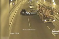 VIDEO: Řidiči-šílenci v pražských tunelech: Bourají do sebe, vytlačují se z pruhů