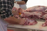 Strašidelné řeznictví ve Strašnicích: Veterináři v něm našli plíseň a stovky kilogramů závadného masa