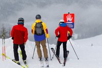 Rakousko rozvolňuje. Od pondělí otevře školy a obchody a na Vánoce umožní i lyžovačku