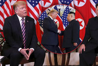 Kim a Trump opět spolu, jednání „o míru“ začala hádkou o to, co bude k večeři