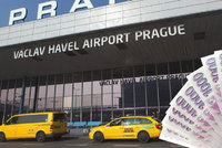 Šedesát tisíc za parkování! Na pražském letišti čekal na řidiče bizarní vzkaz, podle Letiště je to jinak