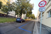 Praha 13 zvažuje modré zóny: Názor obyvatel má odhalit průzkum