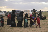 Německo přijme děti teroristů ISIS. V syrských uprchlických táborech umírají