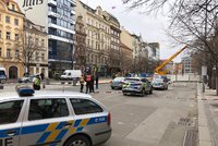 Evakuace v dolní části Václavského náměstí: Z potrubí unikal plyn